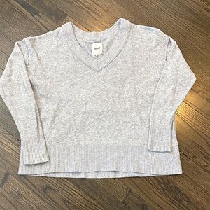 Aerie  Light Gray V-Neck Knit Sweater (size XS)